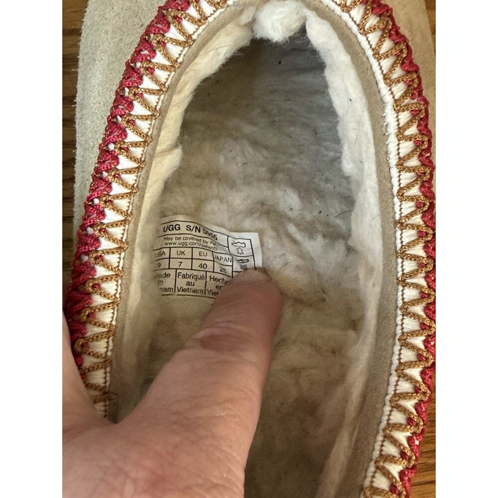 Ugg Tan Suede Fleece Lined Slippers Mules Size 9 with Red Gold/Brown Embroidery - Picture 6 of 7